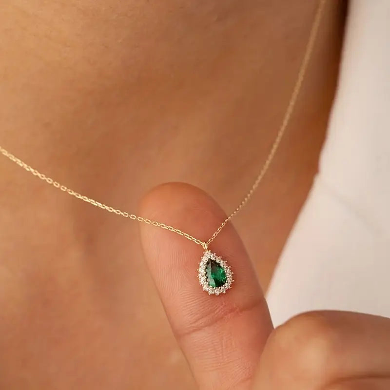 Collier en goutte d'eau en or et émeraude