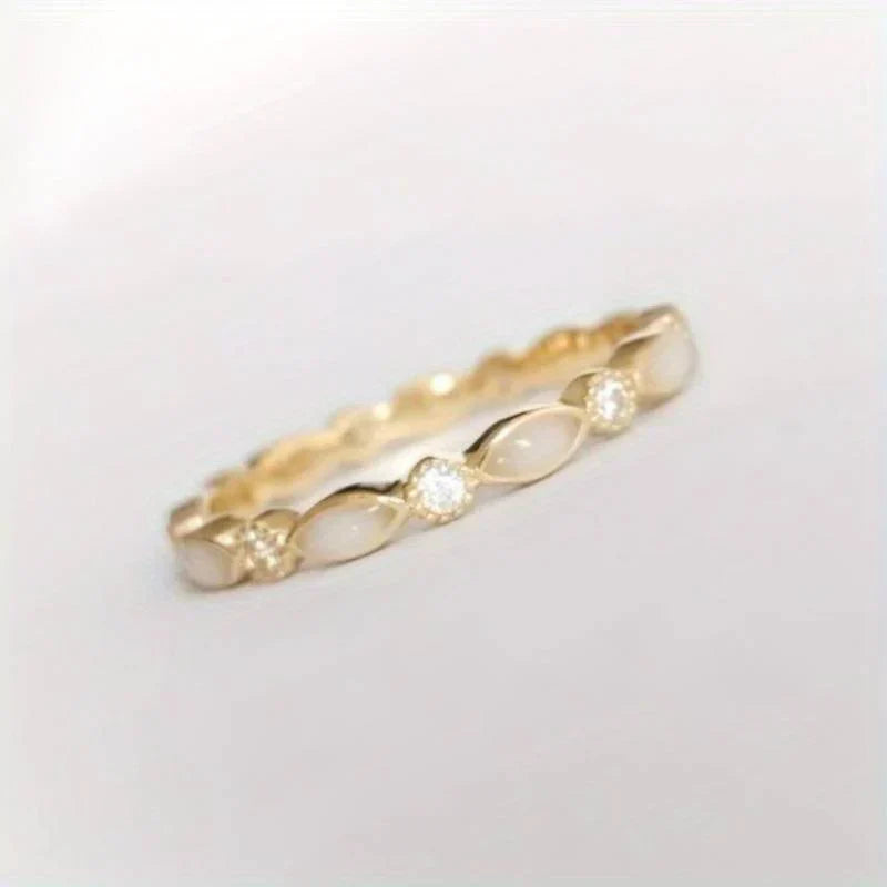 Bague Vintage en Opale Blanche et Zirconia