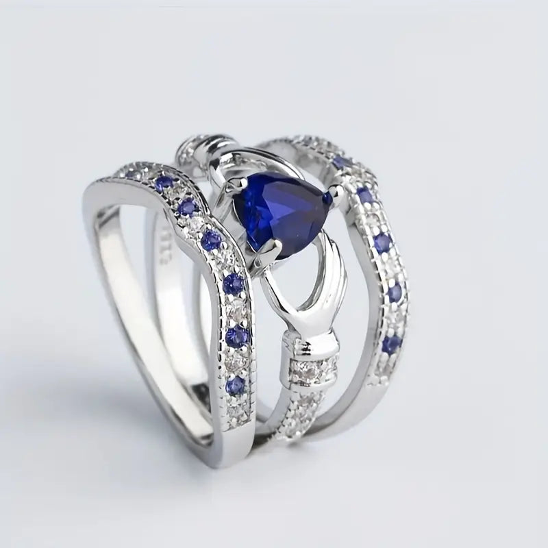 Bague entrelacée en saphir argenté