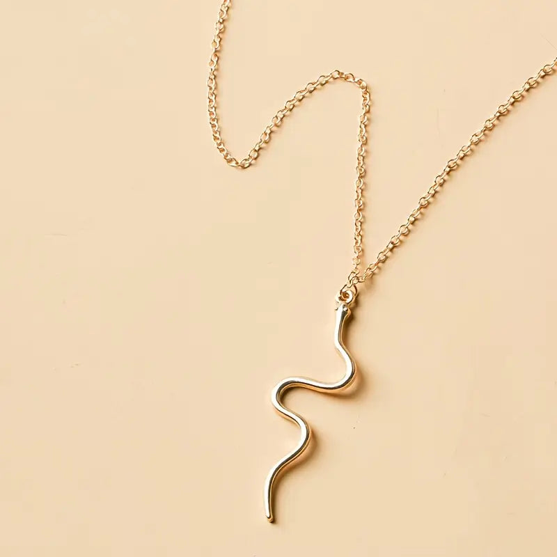 Chaîne minimaliste avec motif serpent