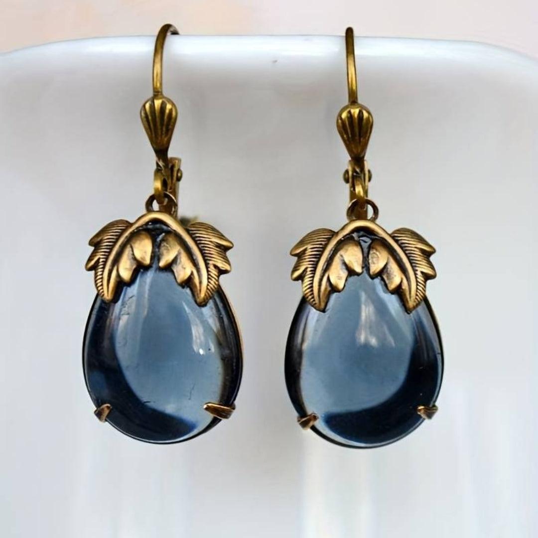 Boucles d'oreilles en or avec goutte de cristal bleu vintage