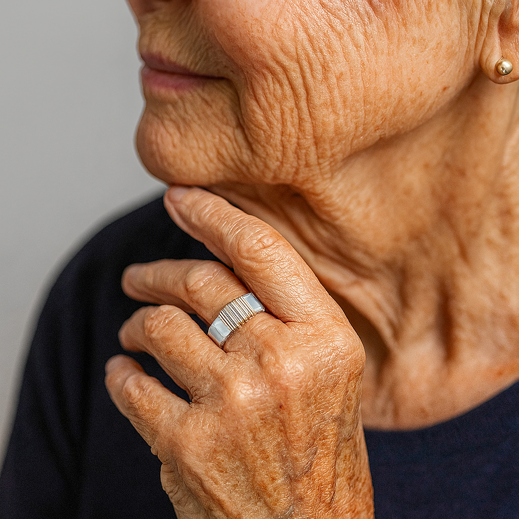 Bague en Argent avec Fils Dorés Vintage