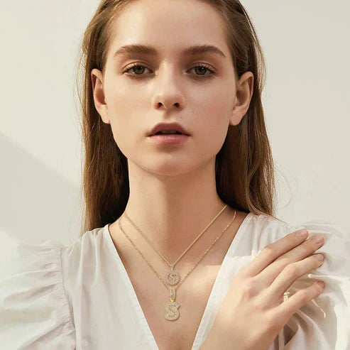 Collier en initiales pavées