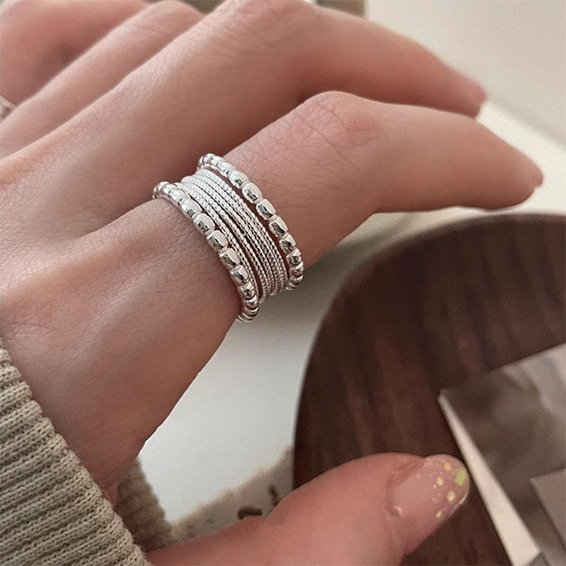 Bague en argent élégante et simple – beauté discrète
