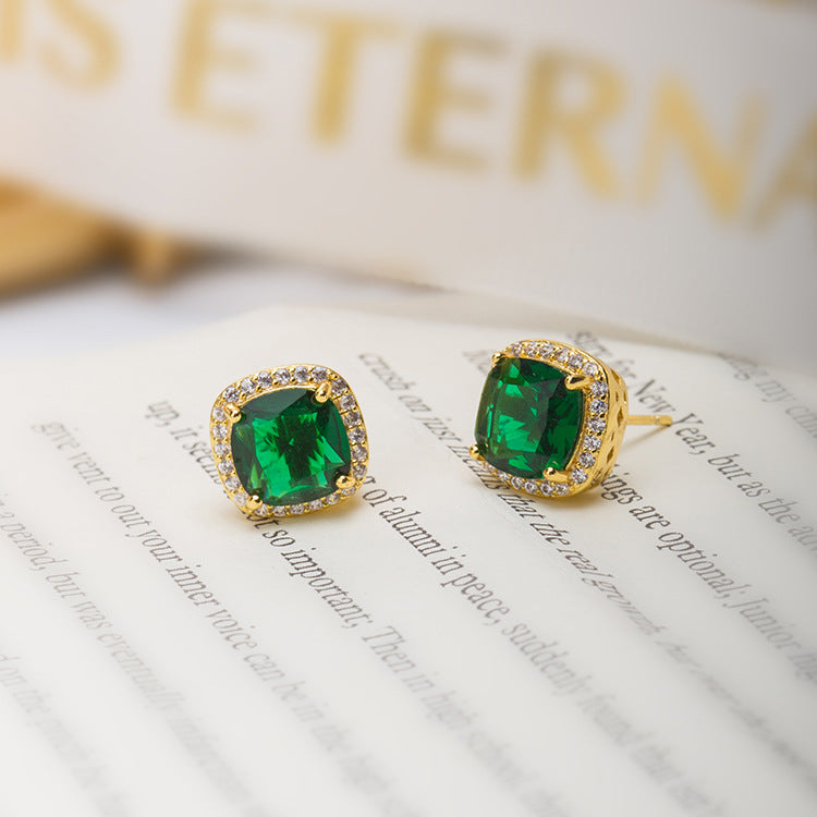 Boucles d'oreilles puces en or et émeraude