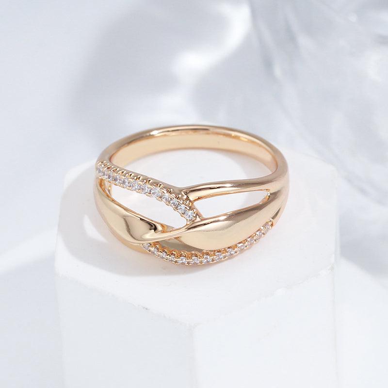 Bague élégante avec zirconias en or