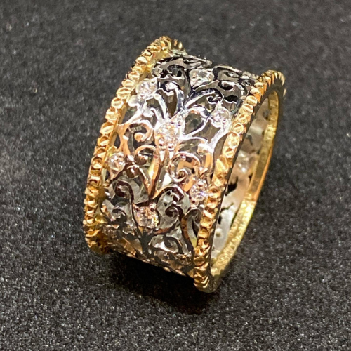 Bague ornée en argent et or