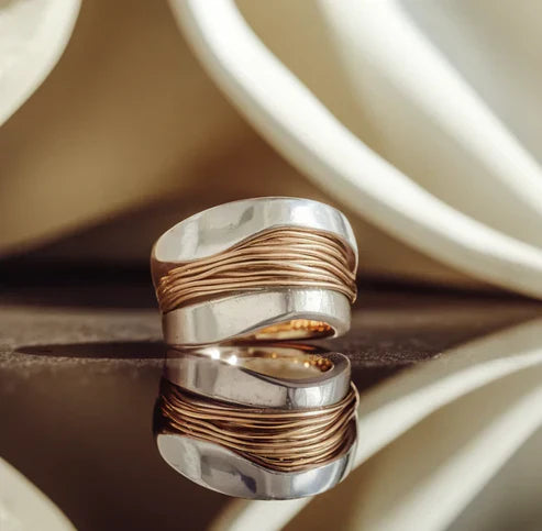 Bague en fils d'argent et d'or
