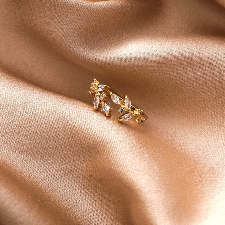 Bague ajustable avec des feuilles en cristal doré