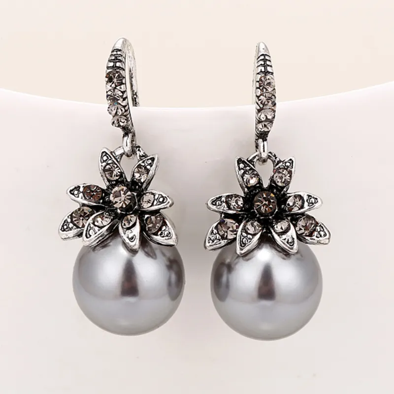 Boucles d'oreilles en perles argentées vintage