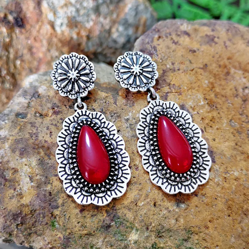 Boucles d'oreilles vintage avec pierre rouge