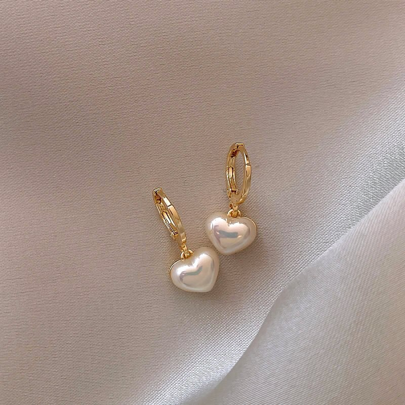 Boucles d'oreilles en forme de cœur avec perles élégantes