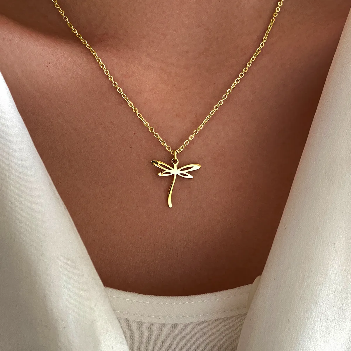 Collier en Libellule Dorée Creuse