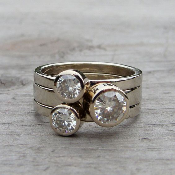 Bague vintage avec triple zircon