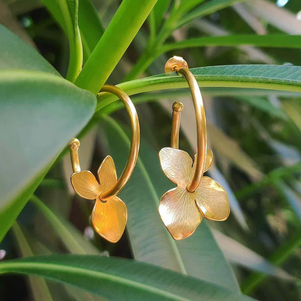 Boucles d'oreilles Fleur Dorée dans un Pneu Vintage