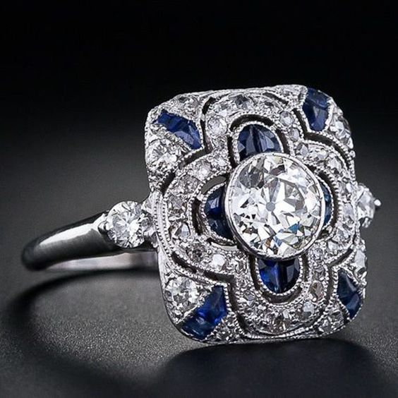 Bague vintage en argent avec zirconia bleu