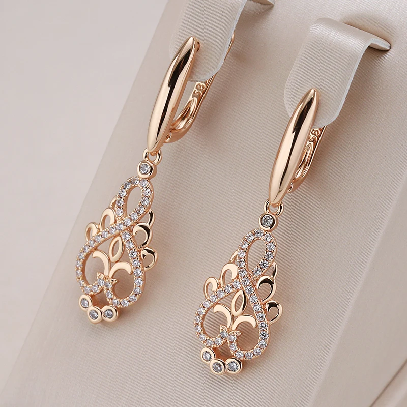 Boucles d'oreilles de fée élégantes avec zirconia en or