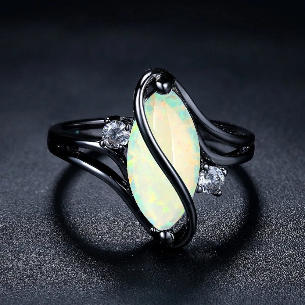 Bague Vintage en Argent Noir avec Opale et Accent en Cristal