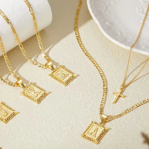 Ensemble de Colliers avec Initiales Croisées