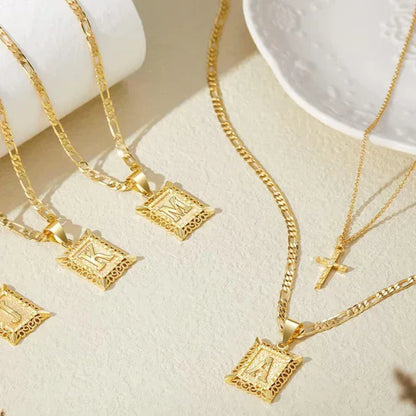 Ensemble de Colliers avec Initiales Croisées