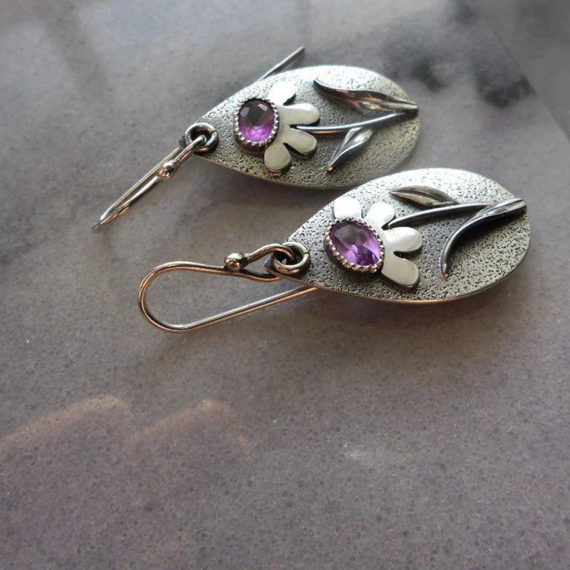 Boucles d'oreilles rétro avec des fleurs tridimensionnelles