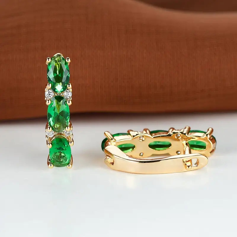Boucles d'oreilles créoles verticales en or et émeraude