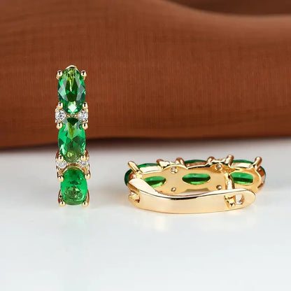 Boucles d'oreilles créoles verticales en or et émeraude