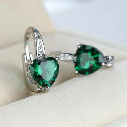 Boucles d'oreilles créoles en argent et émeraudes en forme de cœur