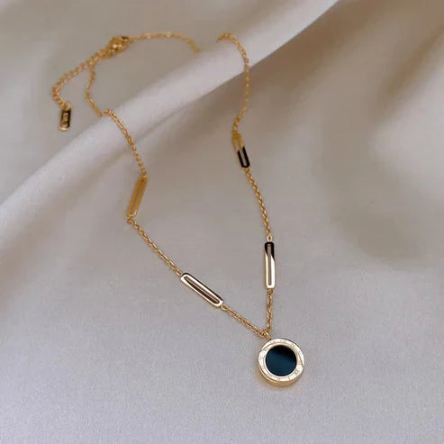 Collier en Or avec Pendentif Noir Romain