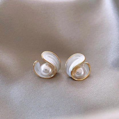 Boucles d'oreilles luxueuses avec opale blanche et perle en or