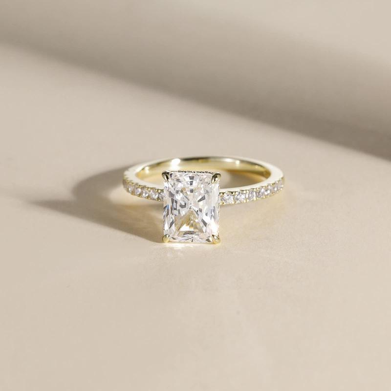 Bague en Argent Élégante avec Pierre Scintillante – Design Intemporel