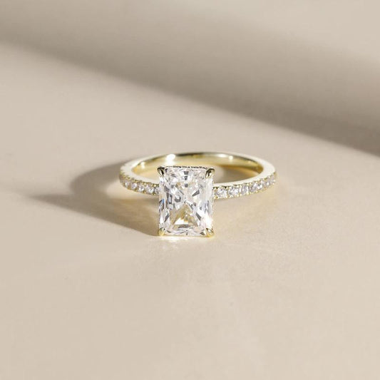 Bague en Argent Élégante avec Pierre Scintillante – Design Intemporel
