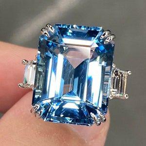 Bague vintage avec cristal bleu cubique