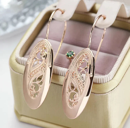 Boucles d'oreilles en or creux élégantes