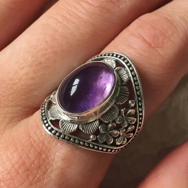 Bague fleur en pierre précieuse violette