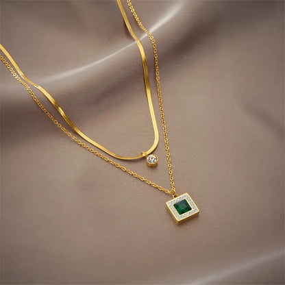 Collier Superposé en Émeraude Dorée