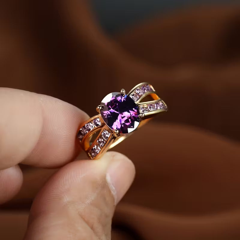 Bague à bande fendue en or et améthyste