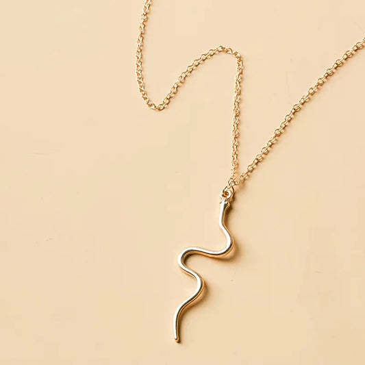 Chaîne minimaliste avec motif serpent