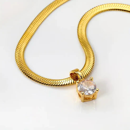 Collier Pendentif Élegant en Strass