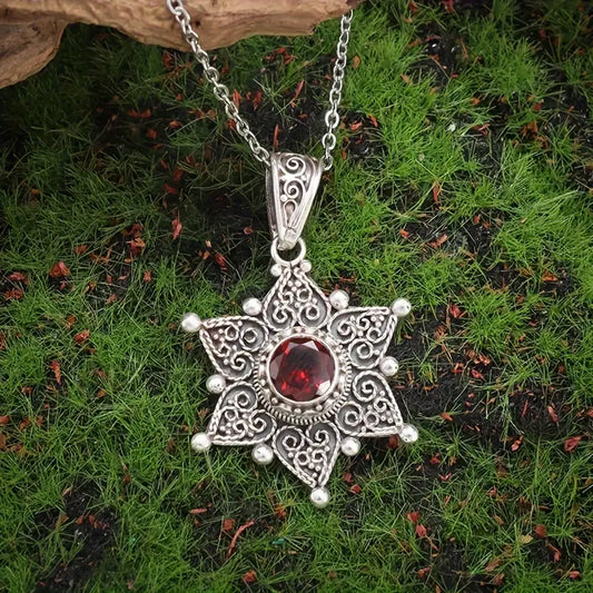 Collier Pendentif Étoile en Rubis Argent