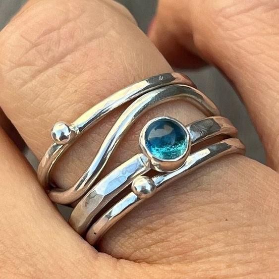 Bague superposée avec cristal bleu
