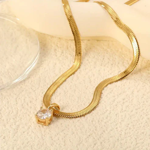 Collier Pendentif Élegant en Strass