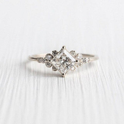 Bague luxueuse en zircon cubique en or et en argent