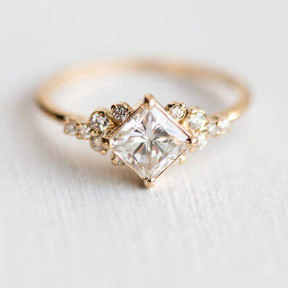 Bague luxueuse en zircon cubique en or et en argent