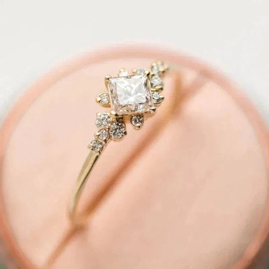 Bague luxueuse en zircon cubique en or et en argent