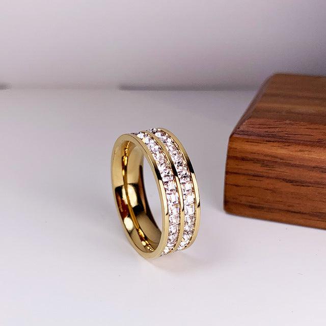 Bague élégante avec double incrustation de zircon