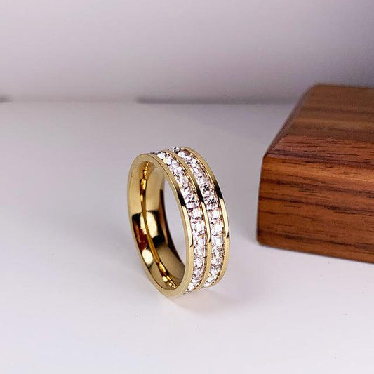 Bague élégante avec double incrustation de zircon