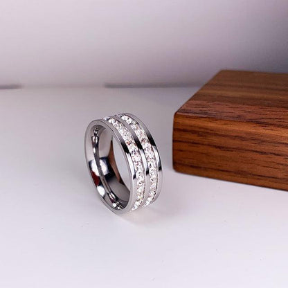 Bague élégante avec double incrustation de zircon