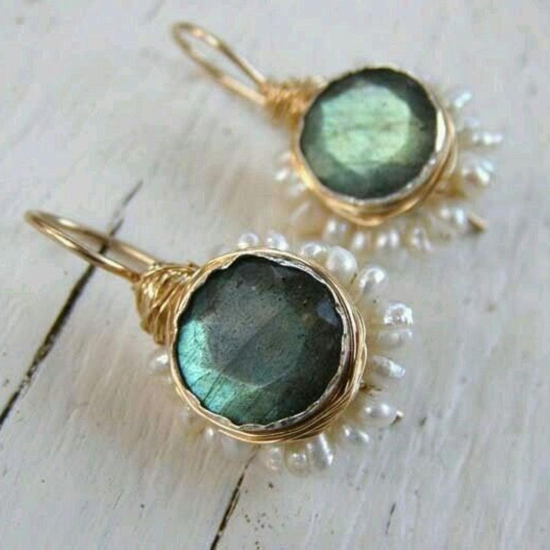 Boucles d'oreilles dorées en pierre verte vintage