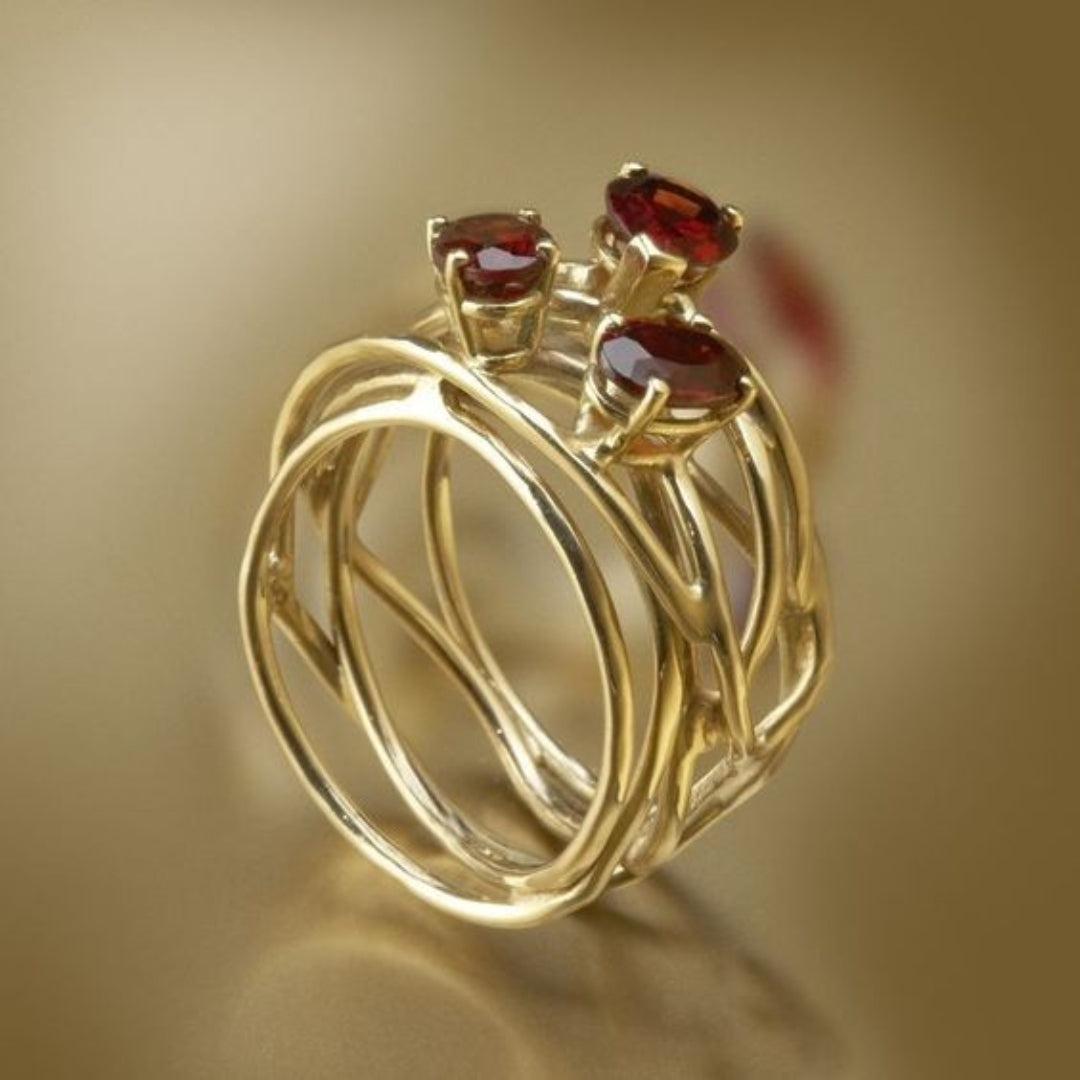 Bague fine en zircon rouge vintage dorée
